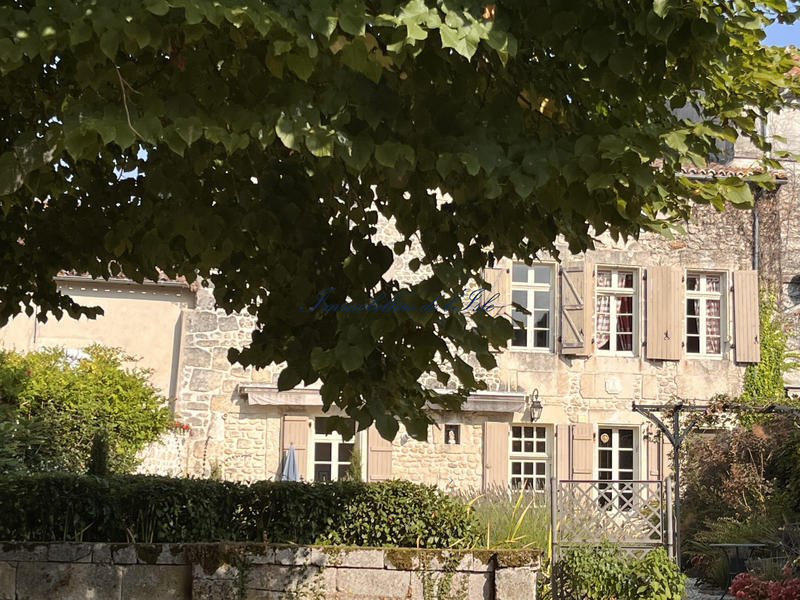 Maison - 239 m² - 7 pièces