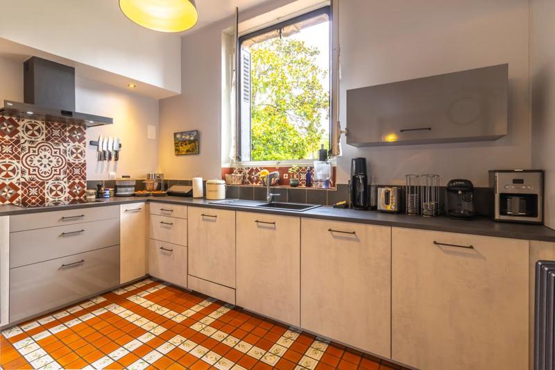 Maison - 233 m² - 9 pièces