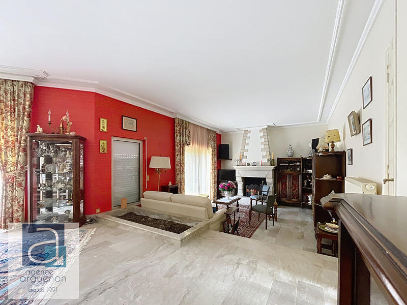 Maison - 290 m² - 10 pièces