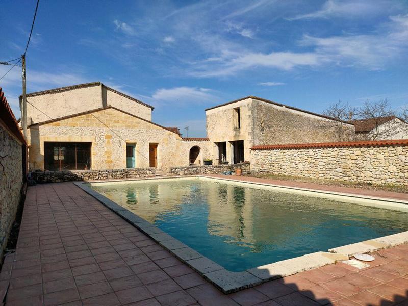 Maison - 600 m² - 16 pièces