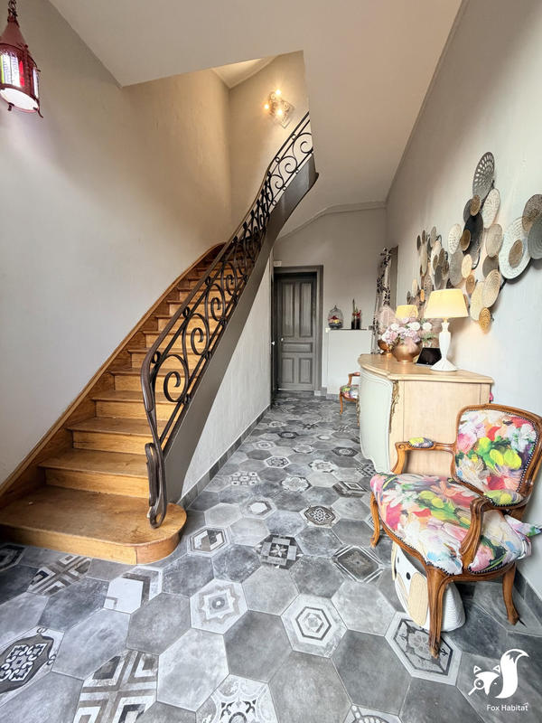 Maison - 240 m² - 8 pièces