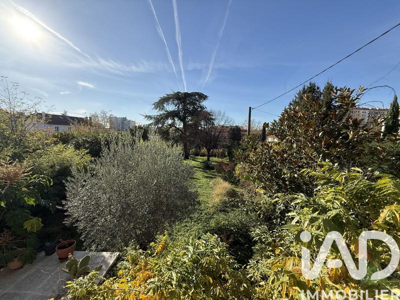 Maison - 210 m² - 6 pièces