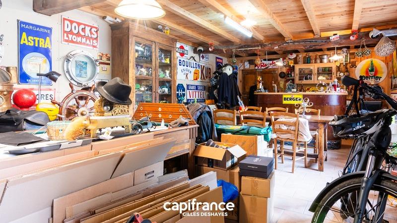 Maison - 222 m² - 10 pièces