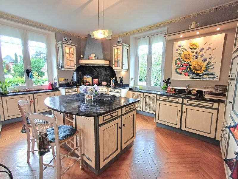 Maison ancienne - 233 m² - 8 pièces