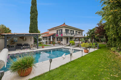 Maison - 221 m² - 6 pièces