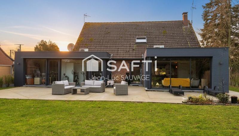 Maison - 270 m² - 10 pièces