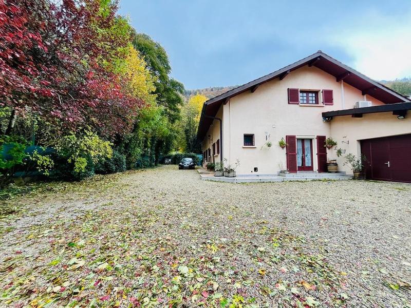 Maison - 313 m² - 9 pièces