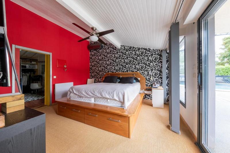 Maison - 218 m² - 8 pièces