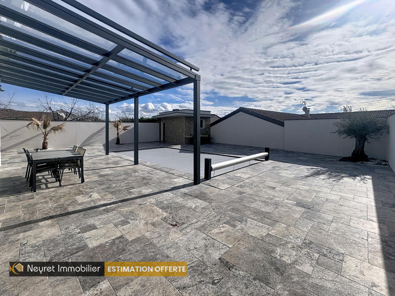 Maison - 237 m² - 9 pièces