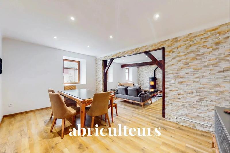 Maison - 260 m² - 7 pièces