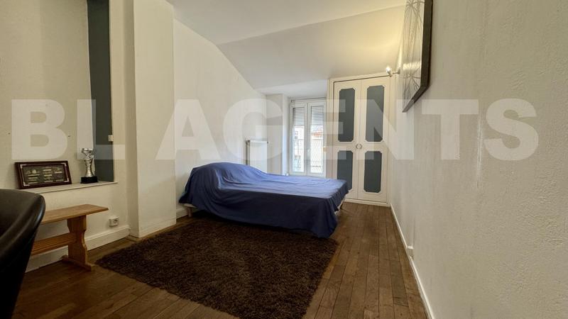 Maison de ville - 235 m² - 9 pièces