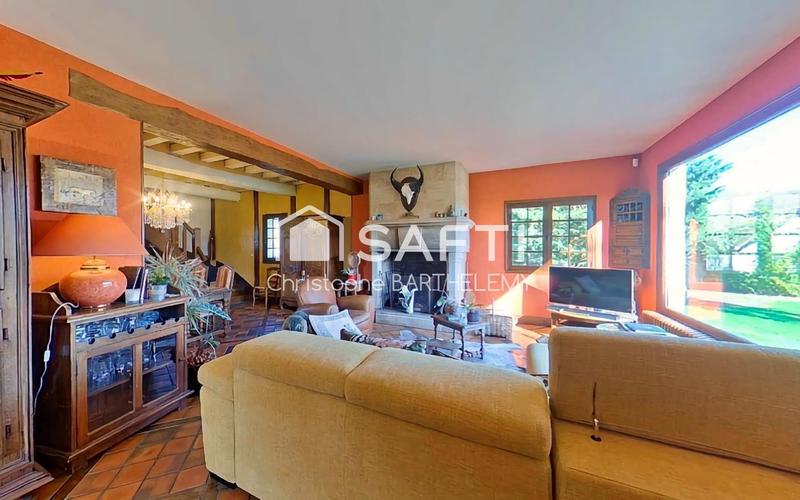 Maison - 220 m² - 8 pièces