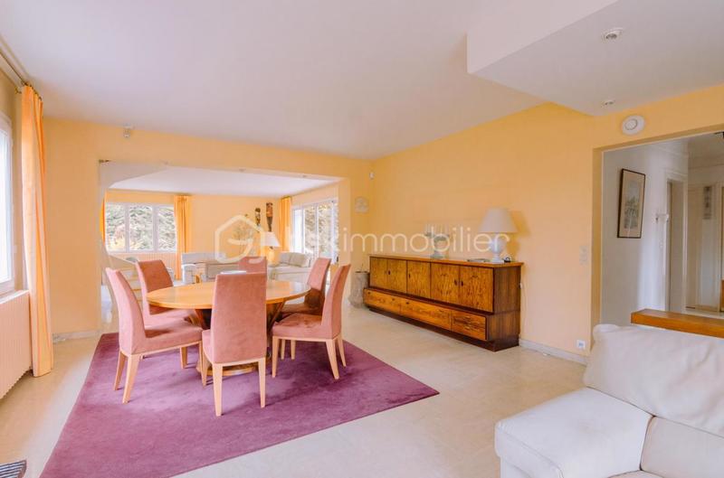 Maison traditionnelle - 222 m² - 6 pièces