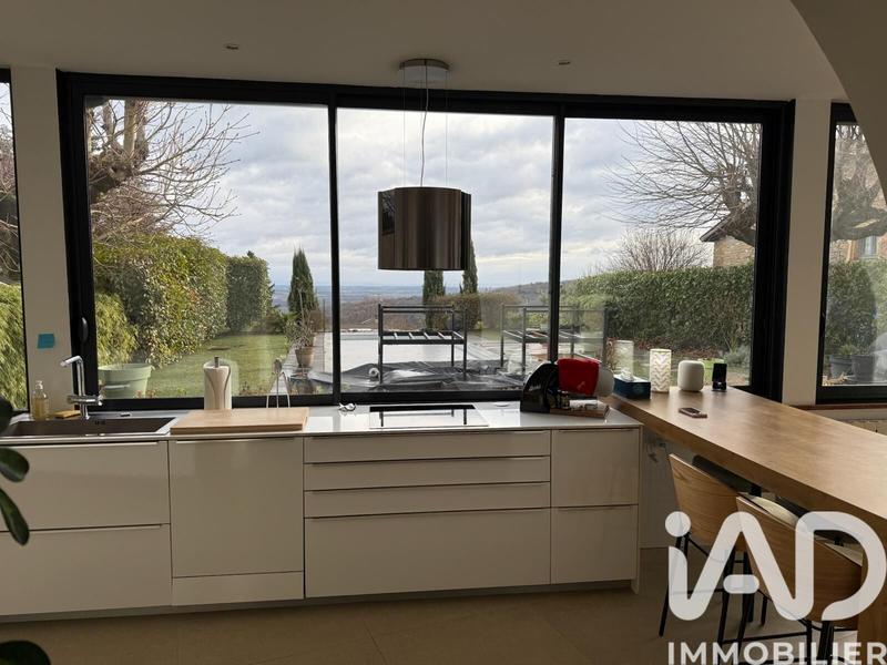 Maison - 220 m² - 9 pièces