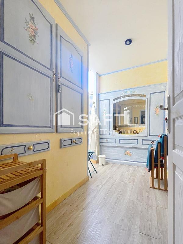 Maison - 250 m² - 8 pièces