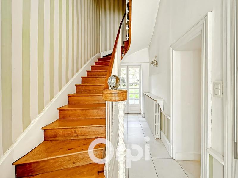 Maison - 231 m² - 8 pièces