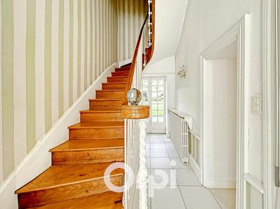 Maison - 231 m² - 8 pièces