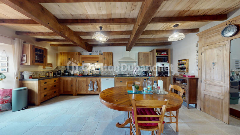 Maison - 208 m² - 7 pièces