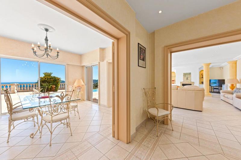 Villa - 284 m² - 6 pièces