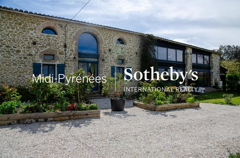 Maison - 655 m² - 13 pièces