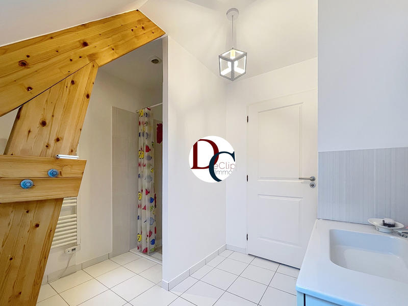 Maison - 210 m² - 6 pièces