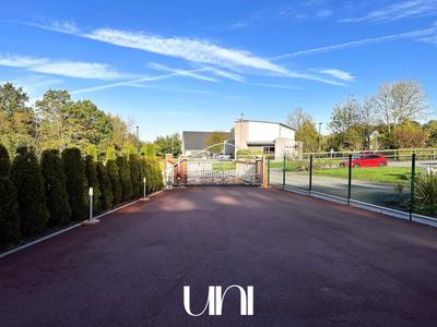 Maison - 247 m² - 7 pièces