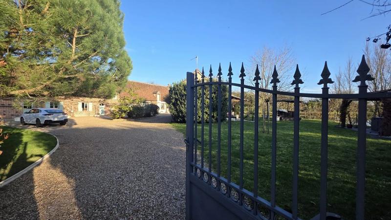 Maison - 205 m² - 6 pièces