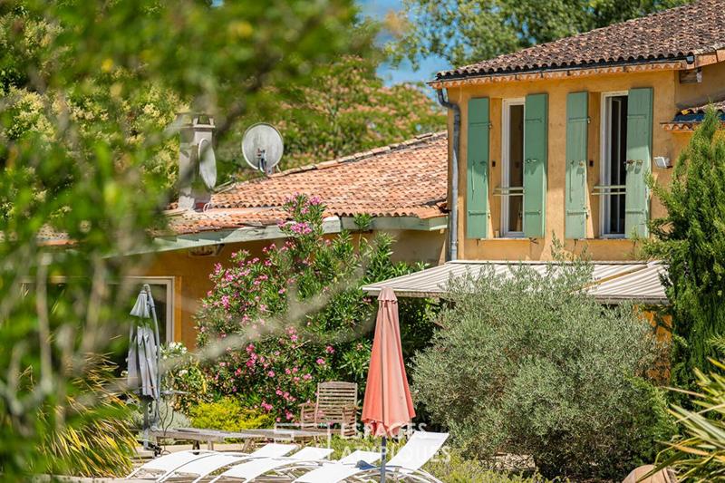 Maison de maîtres - 400 m² - 12 pièces