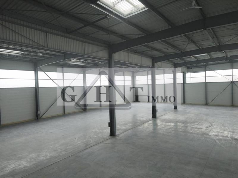 Entrepôt - 3 428 m²
