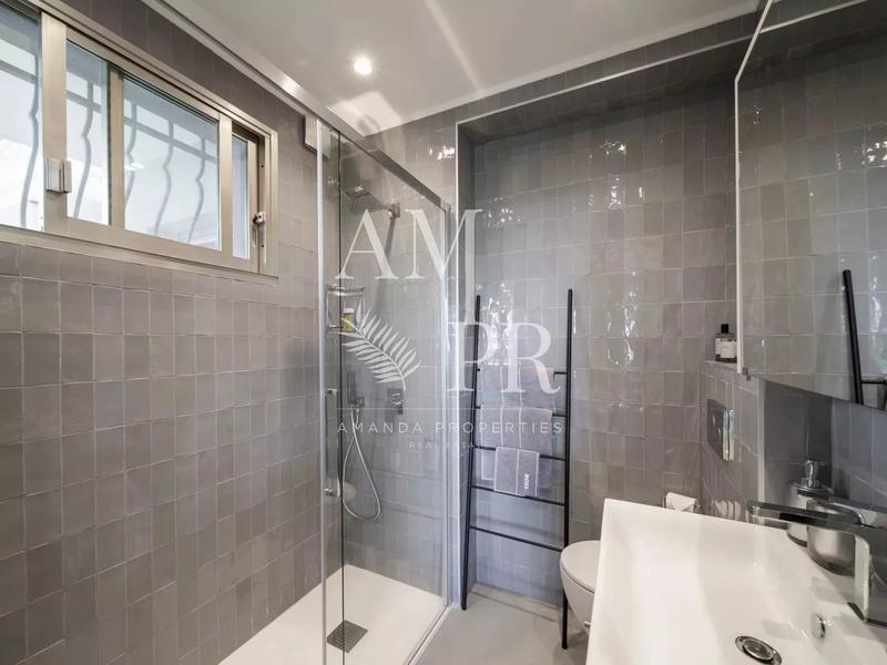 Villa - 300 m² - 4 pièces