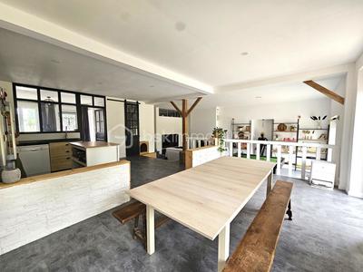 Maison traditionnelle - 250 m² - 8 pièces