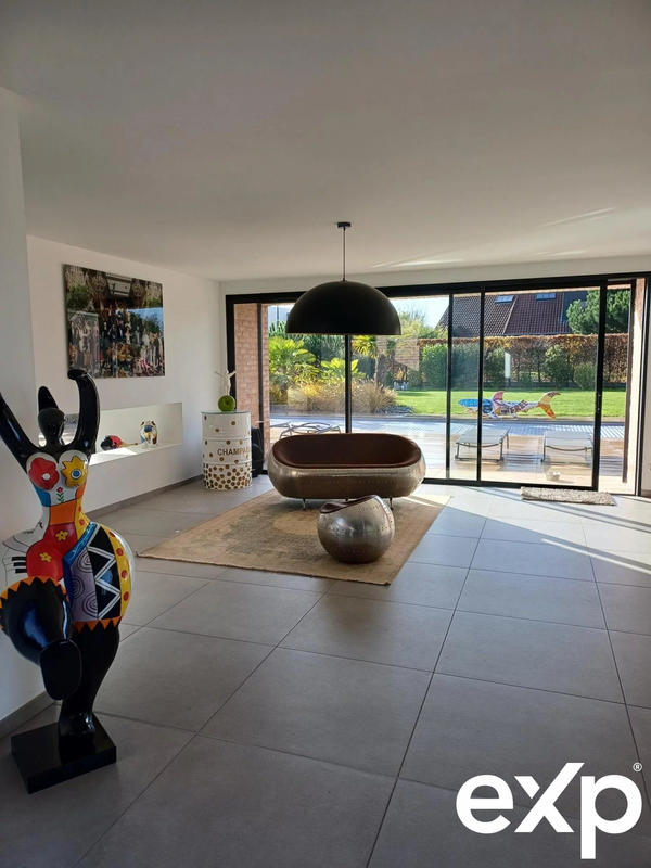 Maison - 250 m² - 6 pièces