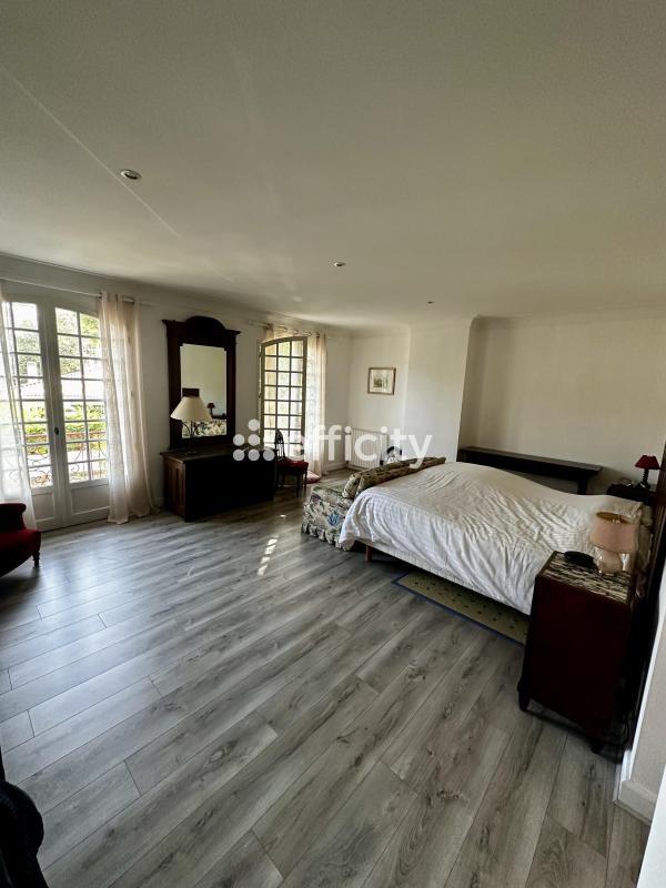 Villa - 330 m² - 7 pièces