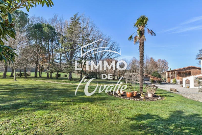 Maison - 394 m² - 16 pièces