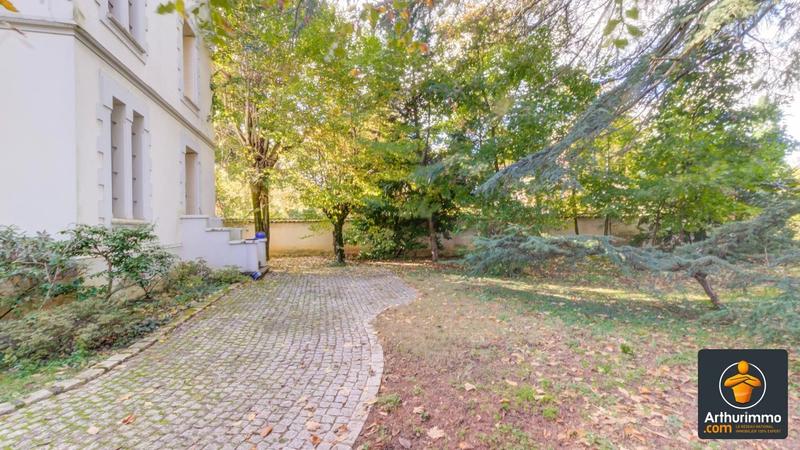 Maison - 181 m² - 9 pièces