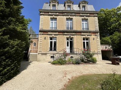 Maison de maîtres - 251 m² - 9 pièces