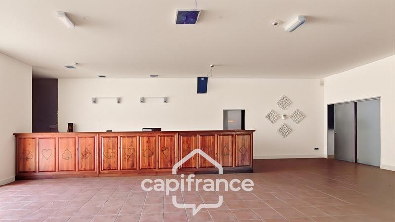 Maison - 335 m² - 20 pièces