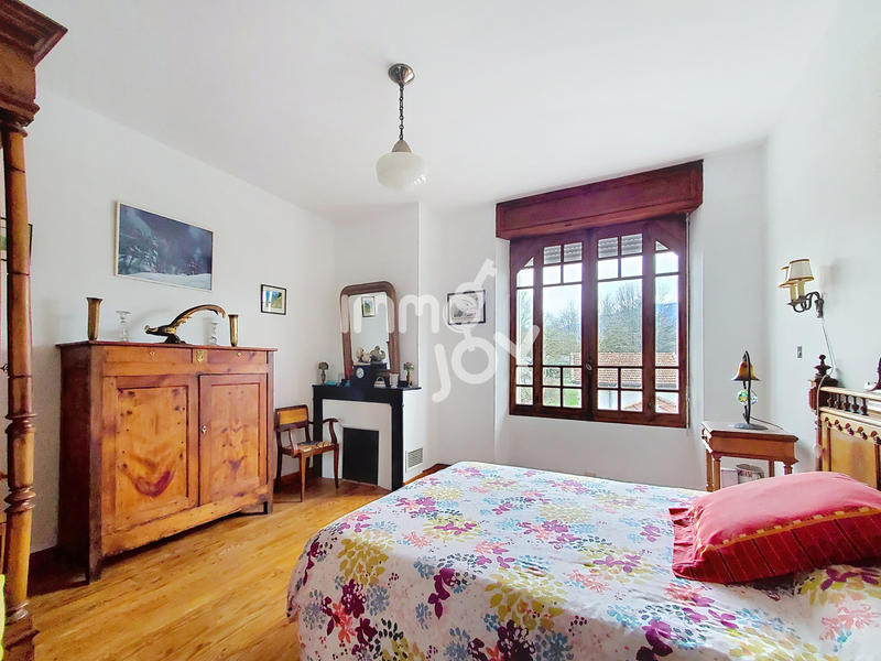 Propriété - 237 m² - 9 pièces