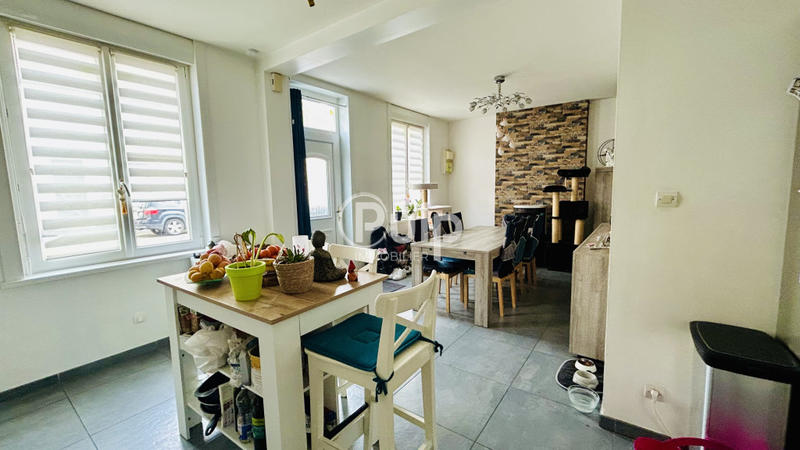 Maison - 95 m² - 5 pièces