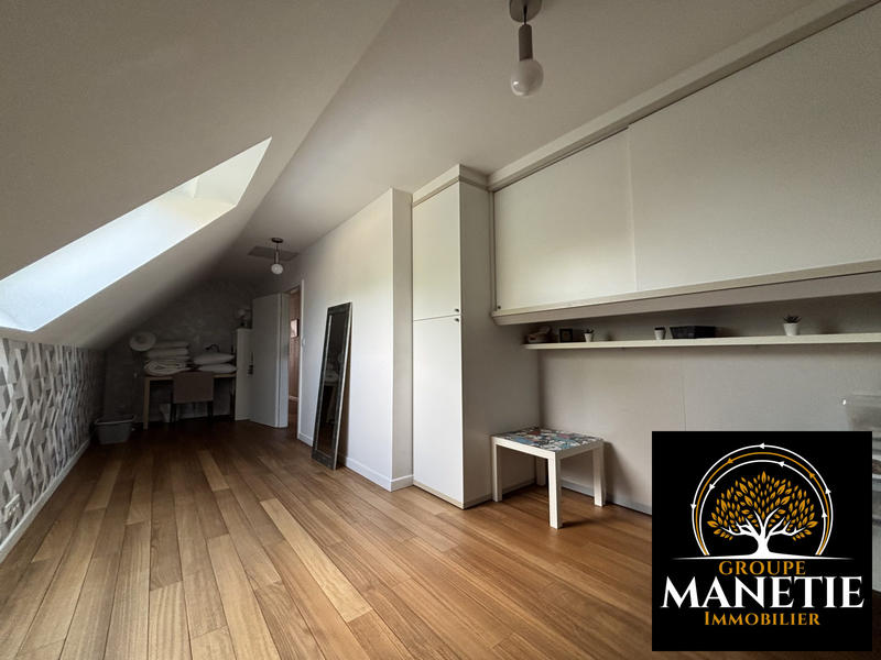 Maison - 210 m² - 7 pièces