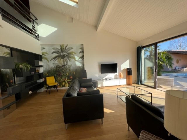 Villa - 216 m² - 7 pièces