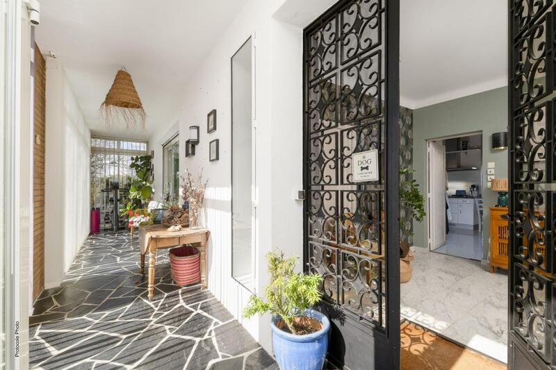 Maison - 230 m² - 8 pièces