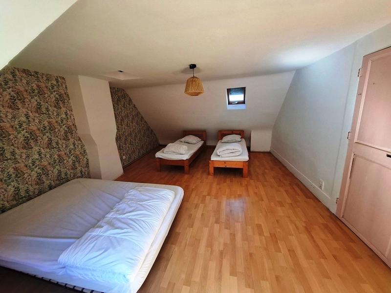 Maison traditionnelle - 240 m² - 11 pièces