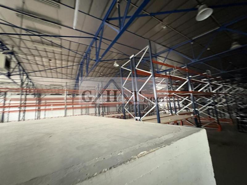 Entrepôt - 2 391 m²