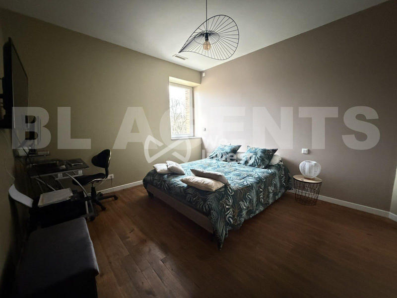 Maison - 300 m² - 6 pièces