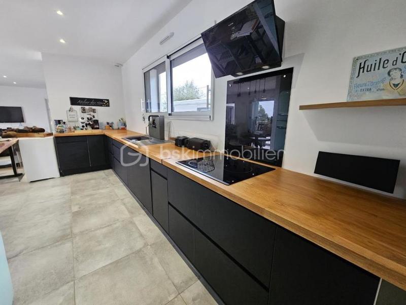 Maison - 210 m² - 10 pièces