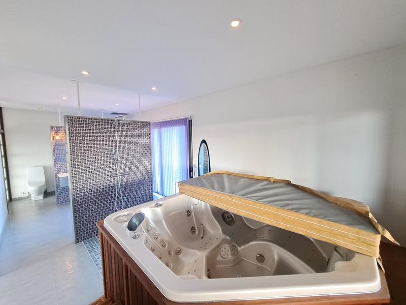 Maison - 305 m² - 6 pièces