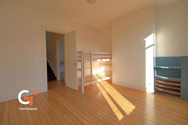 Maison - 195 m² - 8 pièces