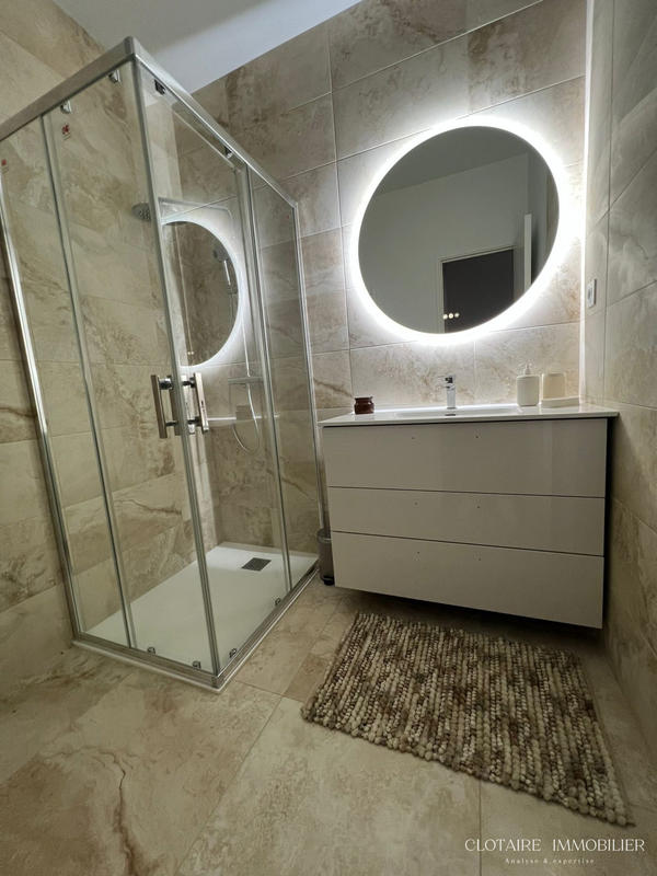 Maison - 181 m² - 9 pièces