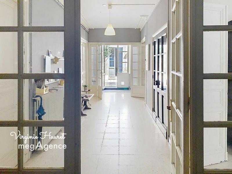 Maison - 270 m² - 10 pièces